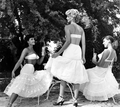 Bettie Page star art photos