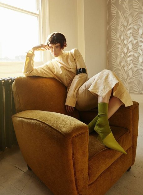 Jessie Buckley beautiful model photos