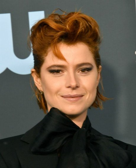 Jessie Buckley model hot picture