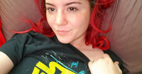 Sara Mills art model pic