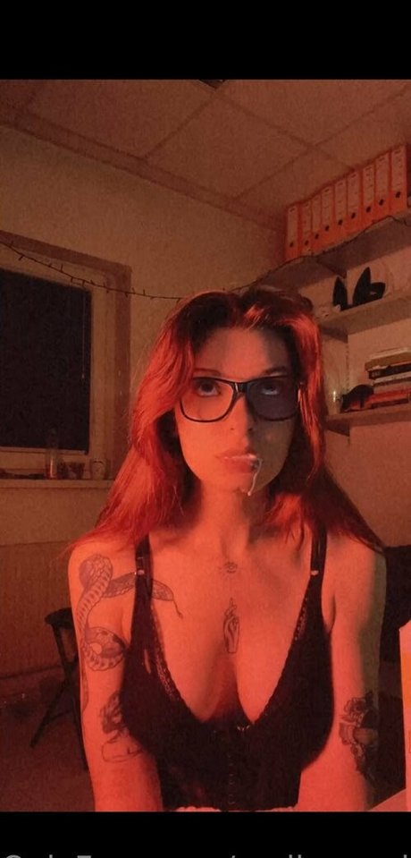 melissared nice model photo