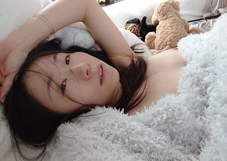 MenisChannel nude actress gallery