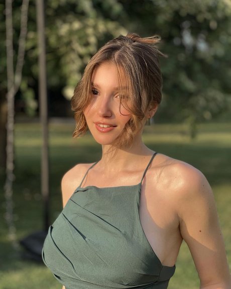 Ilayda Akdogan art star photo