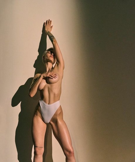 _vialentina_ art actress pictures