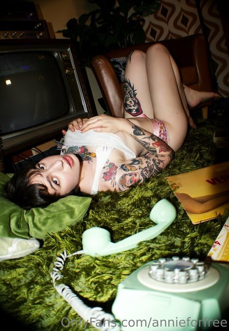 annieforfree nude actress pics