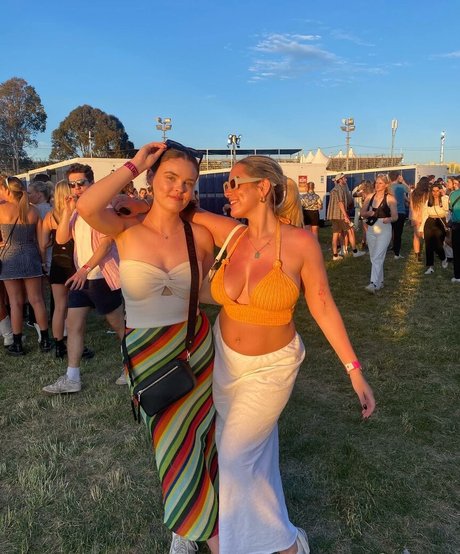 Ariel D model adult picture