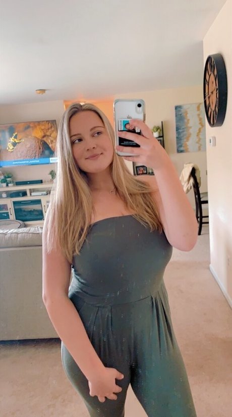 Olivia H exclusive actress img