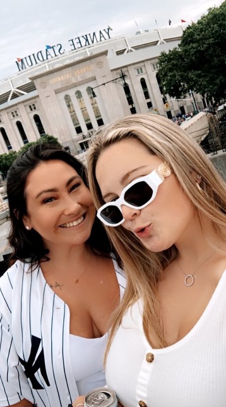 Olivia H model erotic img