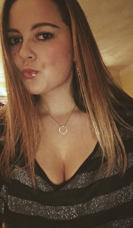 Olivia H hot actress img