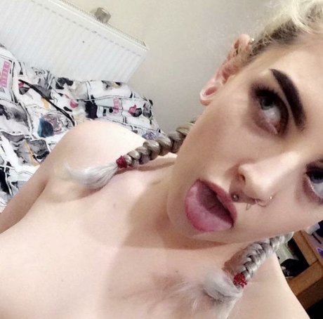 Spitwicked xxx model pic