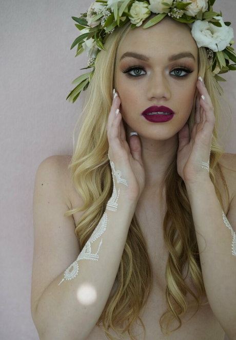 lizzysweetsofficial sexy model picture