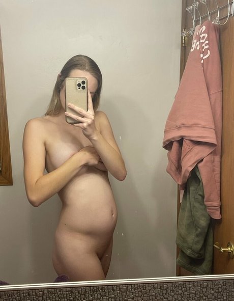 lizzysweetsofficial sexy star pic