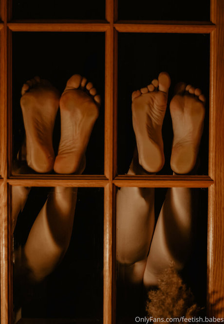 feetish babes model pretty pics