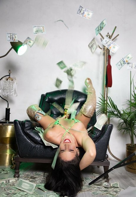 femdom nude star picture