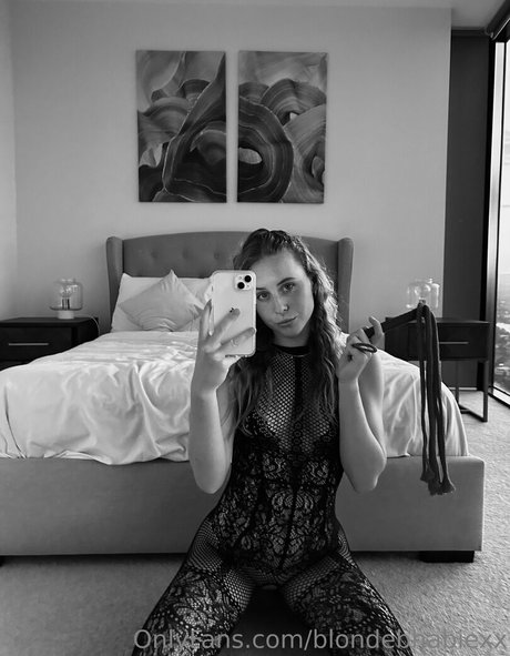 blondebhabiexx star nude pic