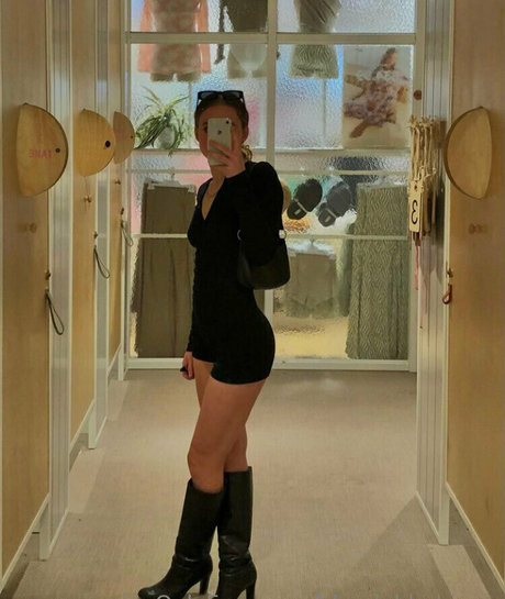 blondebhabiexx nude model galleries