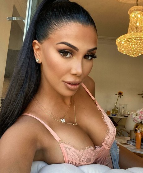 Isabel Raad model hd gallery