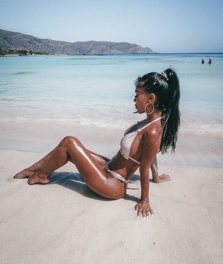 Isabel Raad hot model photo