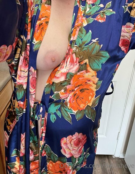 delilaheve pornographic star gallery