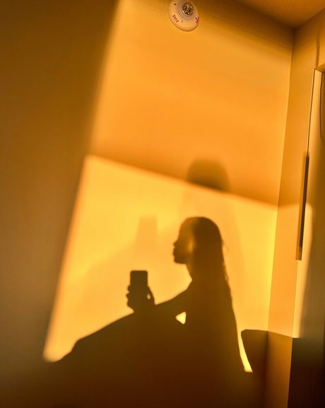 onlybombshell model art img