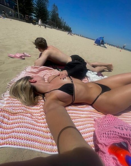 Chlotobin model naked galleries