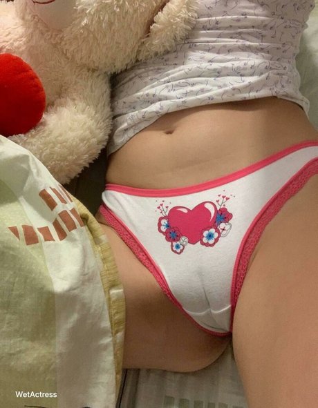 Yourwetactress adult model gallery