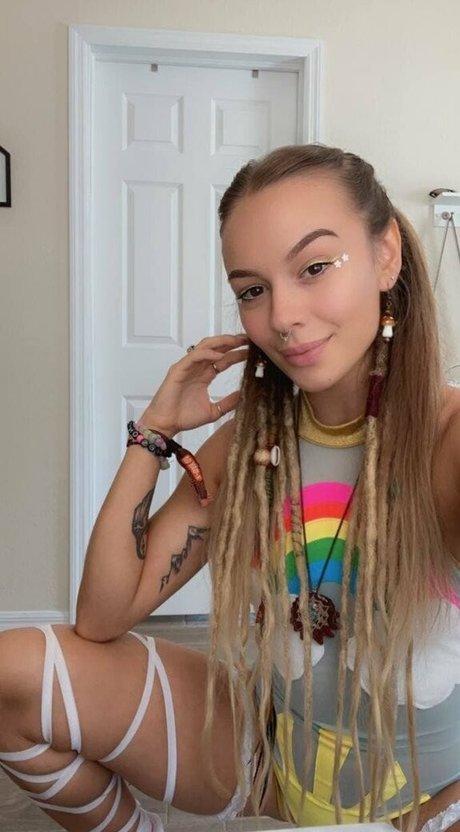 naomiswann free actress pic