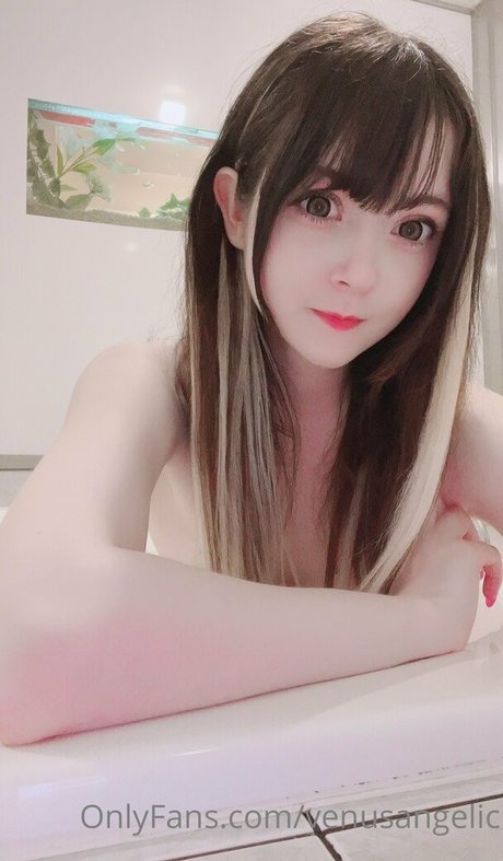 Venusangelic naked actress picture