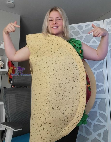 Asiri Ocean pornstar naked image