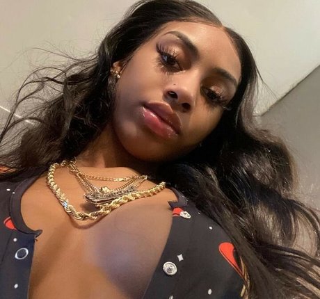 Lagloinski nice actress img