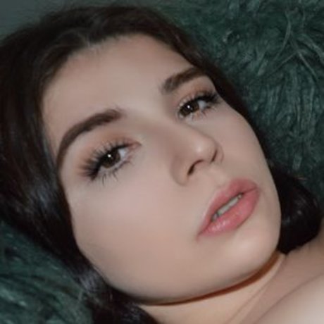 Medinarose erotic model pic