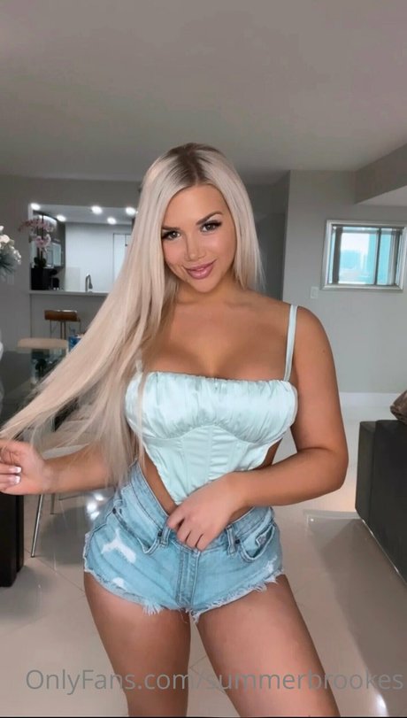 Summer Brookes sexy star gallery