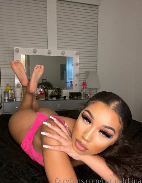 Bubble Booty erotic model gallery