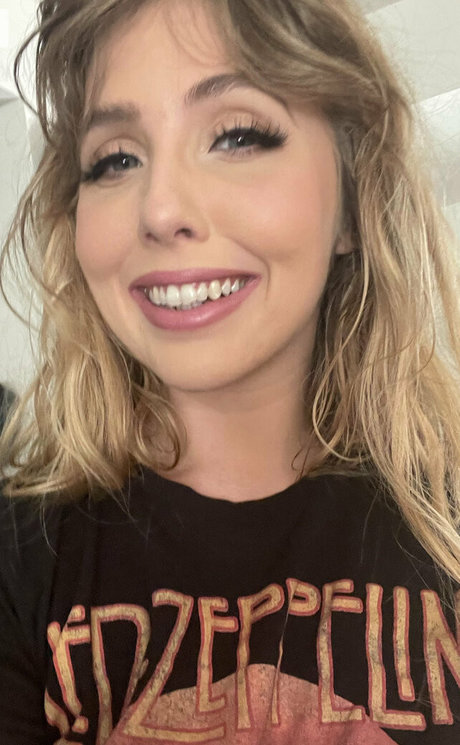 Lena Paul star pornographic image