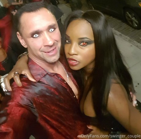 Naomi Foxxx nude model image