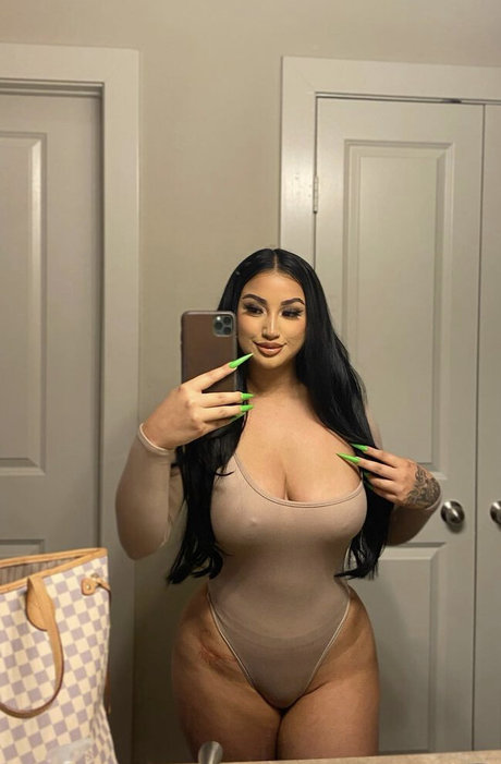 Sarahsoho erotic pornstar pictures