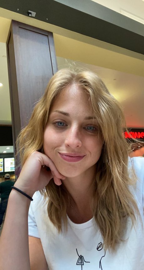 Katiedaisy pretty model picture