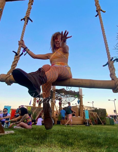 Katiedaisy model porn photo