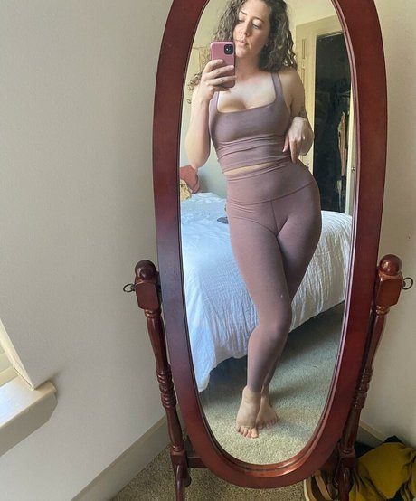 Nicole Quinn exclusive model pic