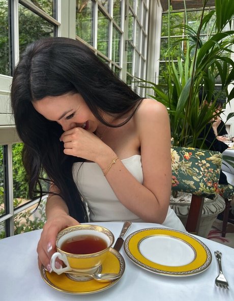 Emma Sinclair hd model img