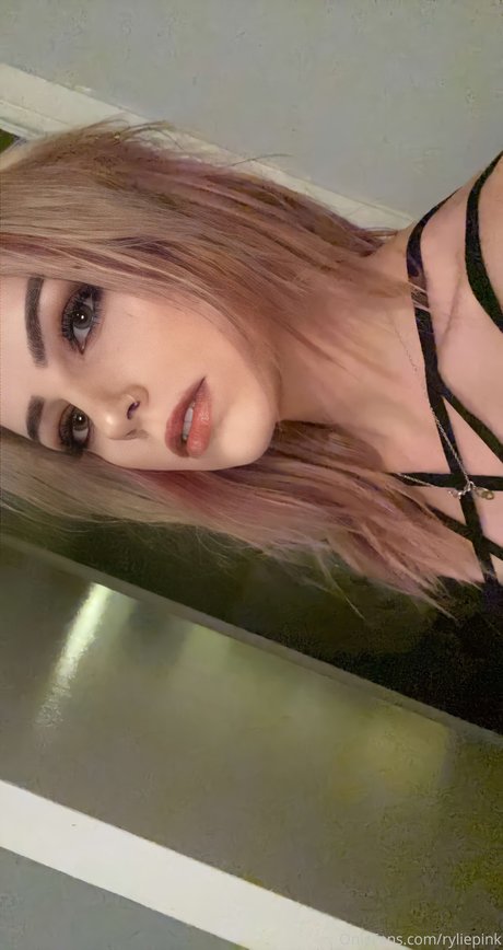 RileyPink pretty pornstar pictures