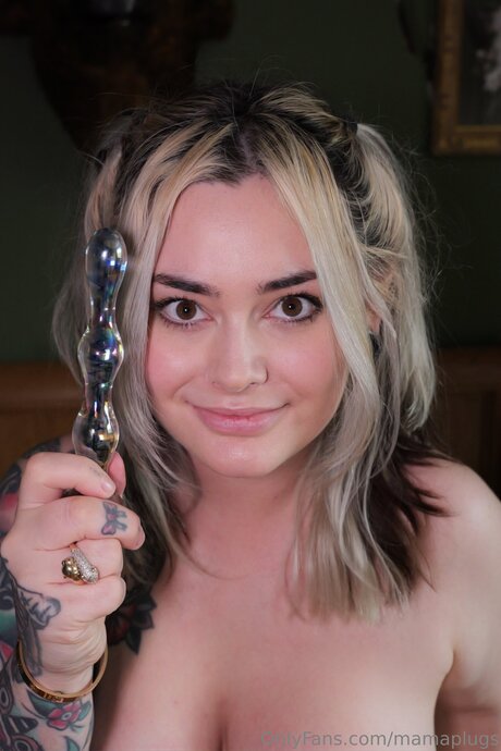 Mamaplugs model exclusive pics