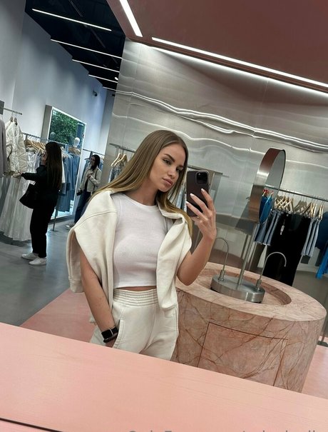 Erin Lesli pornstar nude archive