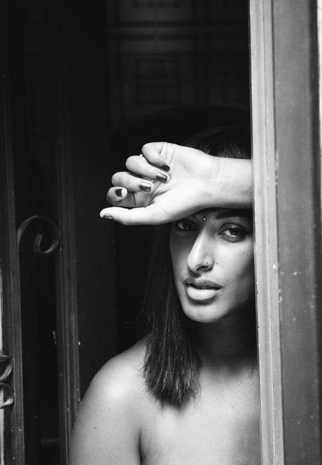 Kali Sudhra erotic actress photo