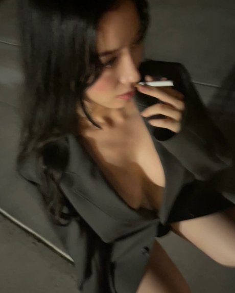 Bear Jocelyn sexy model pictures