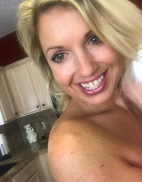 Texasthighs pornstar nude photos