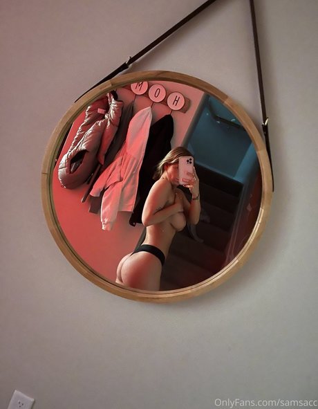 Samanthasimmonss naked star pics