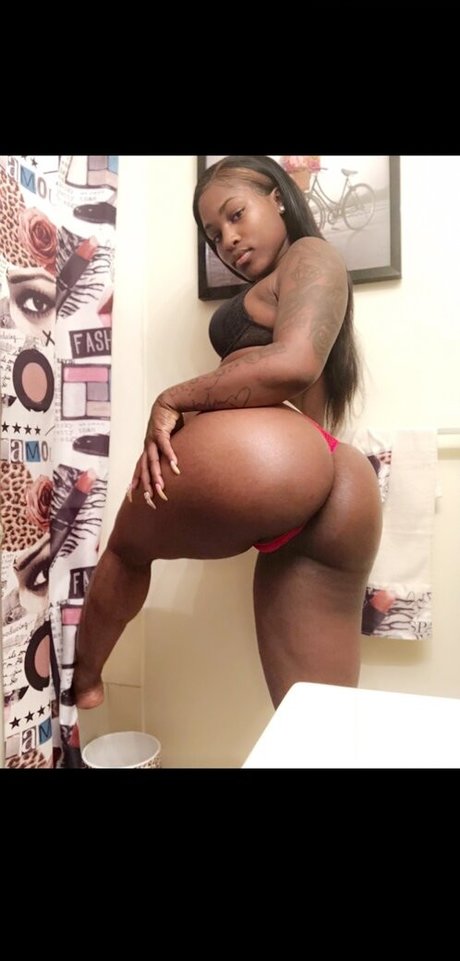 DimeBeracky sexy model img