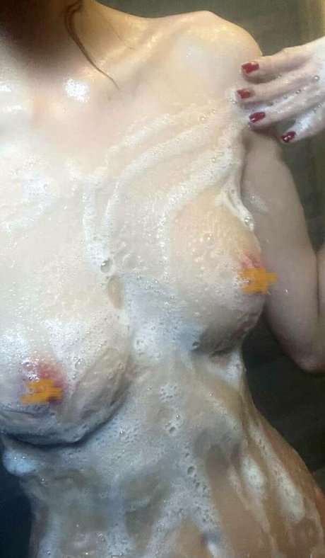 Aleja Crack nude star photos