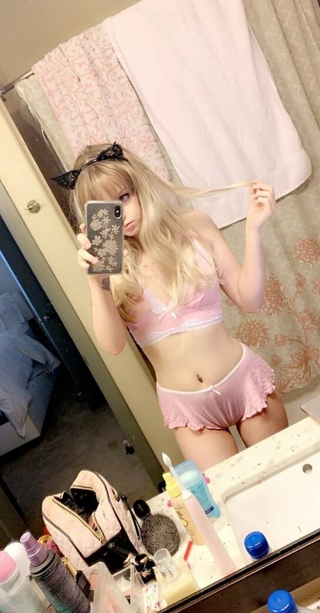 Kittenxx pornstar erotic picture